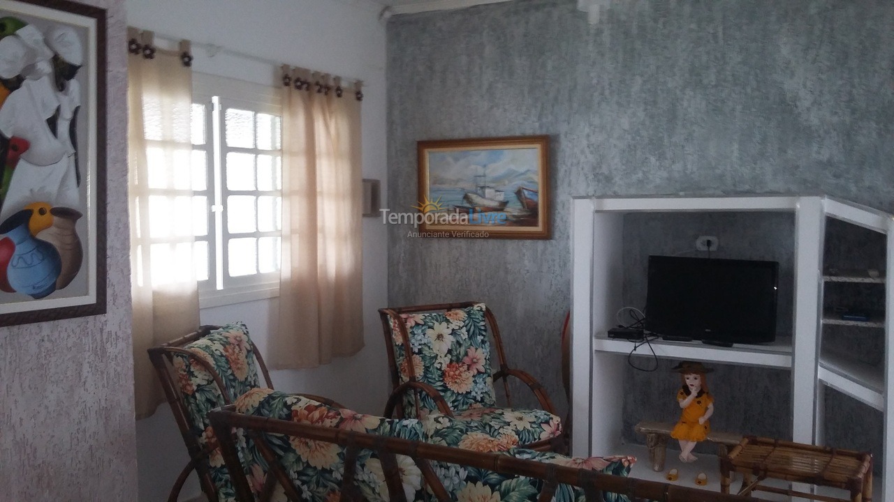 Apartamento para aluguel de temporada em Peruíbe (Balneario Maria Helena Novaes)