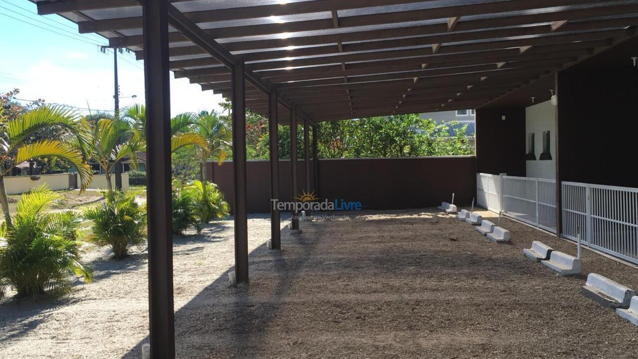 Apartamento para aluguel de temporada em Pontal do Paraná (Balneário Leblon)