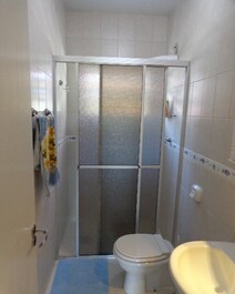 Linda casa na Praia Grande suíte com AC, poço, ótima região