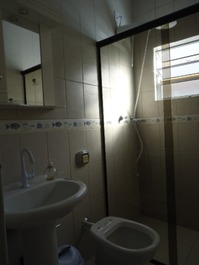 Linda casa na Praia Grande suíte com AC, poço, ótima região