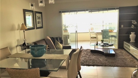 ED. VILLA VERDE - con barbacoa en el centro de Balneário Camboriú