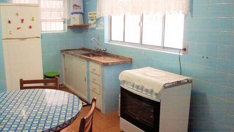 Casa con suite y piscina cerca del centro de Mongaguá (11) 93387-8729