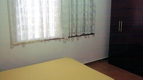 Casa con suite y piscina cerca del centro de Mongaguá (11) 93387-8729