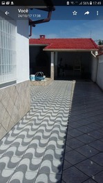 Casa con suite y piscina cerca del centro de Mongaguá (11) 93387-8729