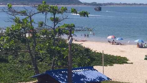 Apartamento em frente mar com 2 dormitórios para até 6 pessoas