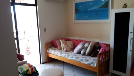 Sala com ar split e NET