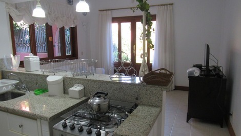 APARTAMENTO SUPER ACONCHEGANTE 4 PESSOAS TV E WIFI -102