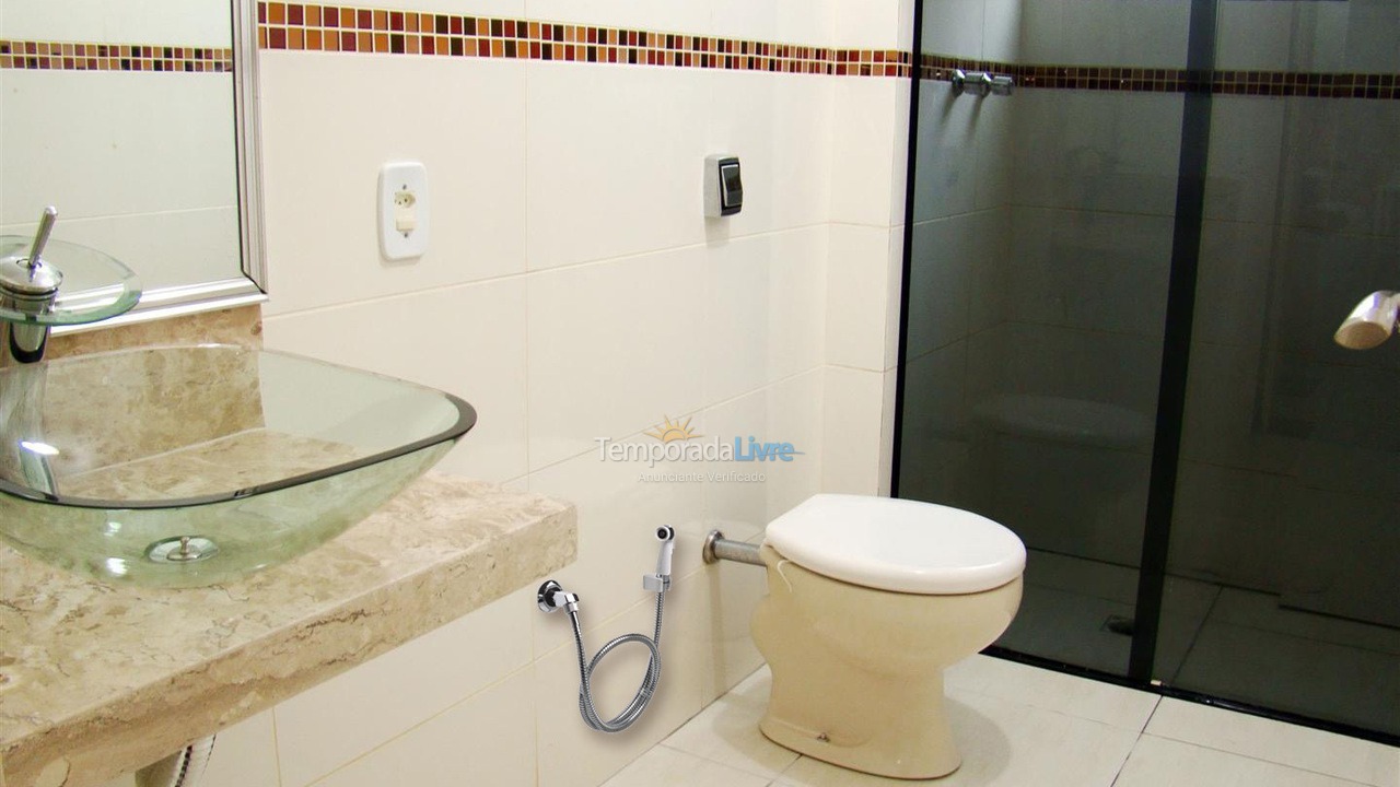 Apartamento para aluguel de temporada em Guarujá (Pitangueiras)