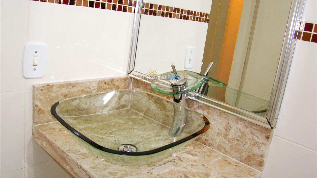 Apartamento para aluguel de temporada em Guarujá (Pitangueiras)