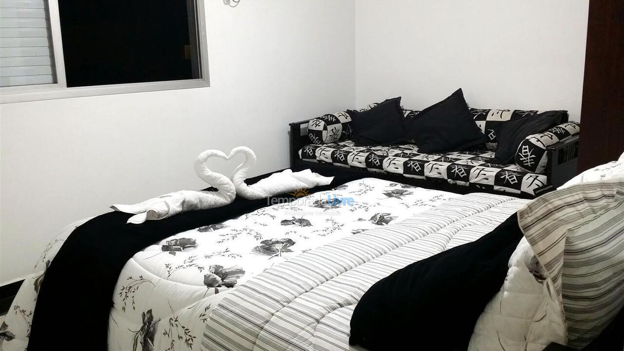 Apartamento para aluguel de temporada em Guarujá (Pitangueiras)
