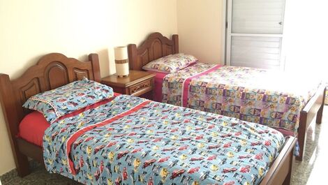 Quarto 1 solteiros + 2 colchoes