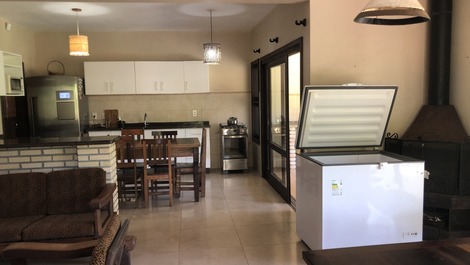 CASA GRANDE Y CÓMODA A 50 METROS DEL MAR EN PRAIA DA FERRUGEM