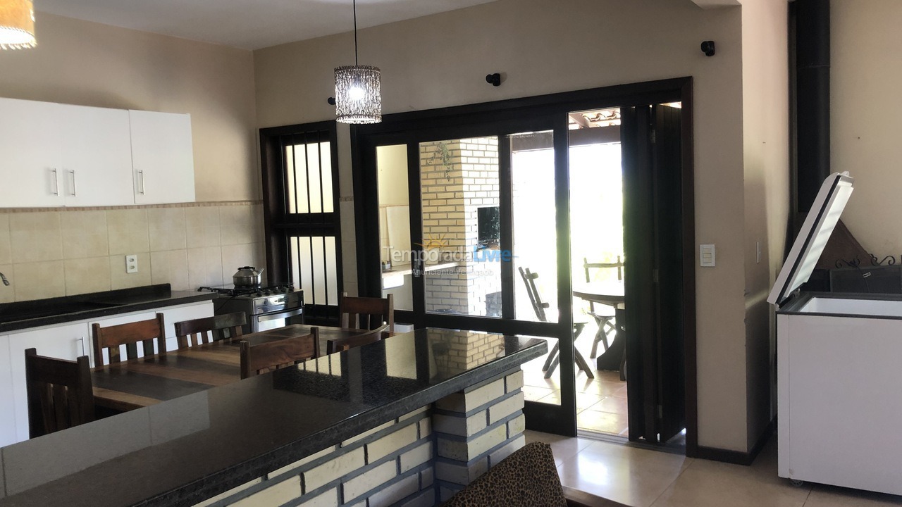 Casa para alquiler de vacaciones em Garopaba (Praia da Ferrugem)