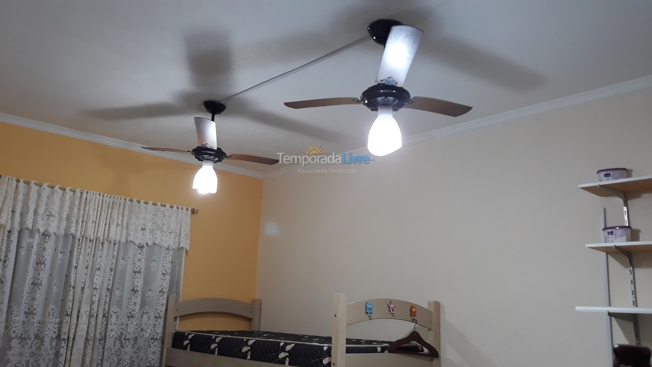 House for vacation rental in Caraguatatuba (Praia das Palmeiras)