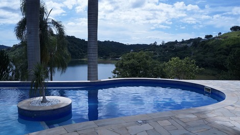 ILHA NA PISCINA