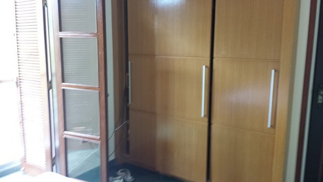 Cómoda casa con piscina cerca del centro de Juquehy