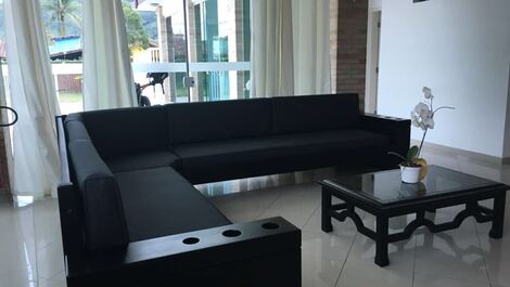 Térrea 06 Suítes com piscina