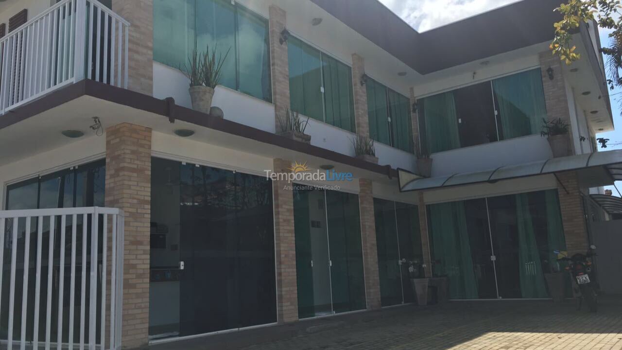 Casa para aluguel de temporada em Ubatuba (Praia Grande)