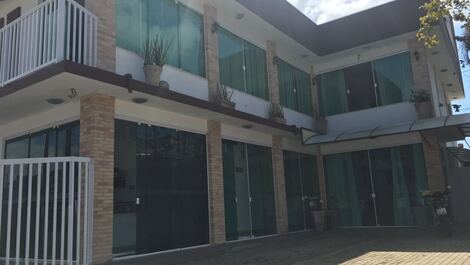 Térrea 06 Suítes com piscina