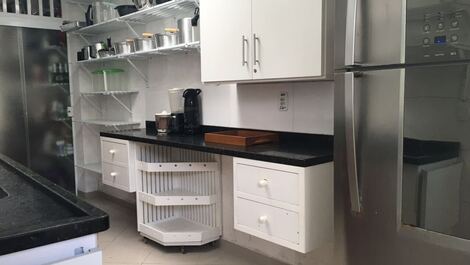 Térrea 06 Suítes com piscina