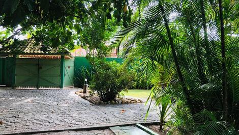 Linda casa com 8 quartos localizada à 70m da Praia de Taperapuan