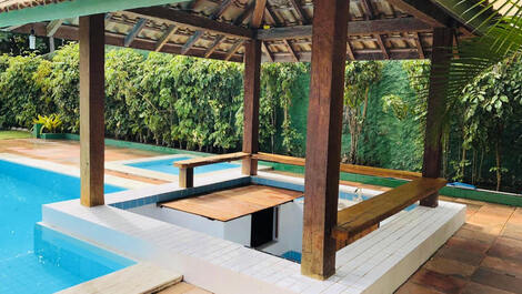 Linda casa com 8 quartos localizada à 70m da Praia de Taperapuan