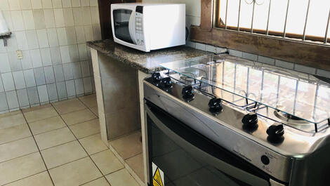 Linda casa com 8 quartos localizada à 70m da Praia de Taperapuan