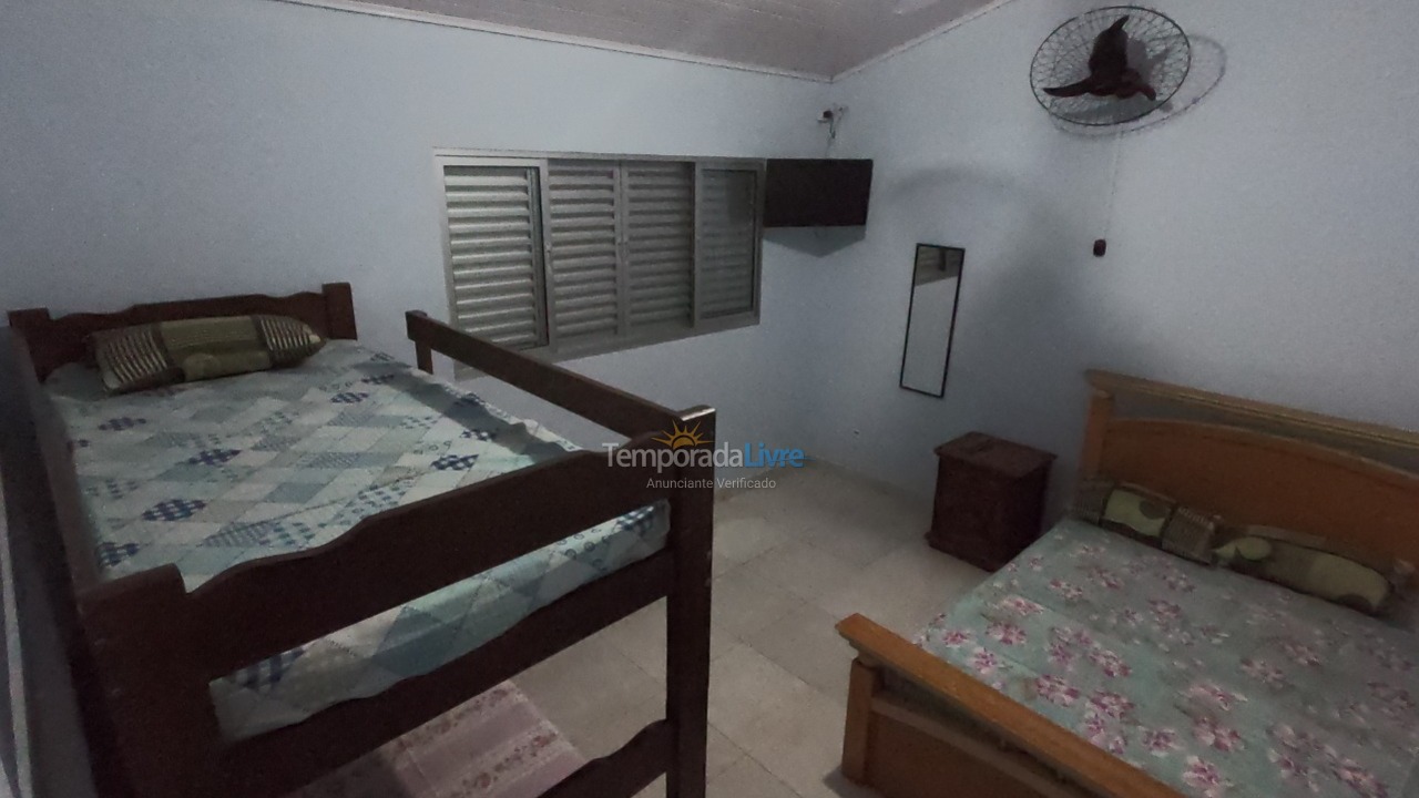 Casa para aluguel de temporada em Caraguatatuba (Praia da Mococa)