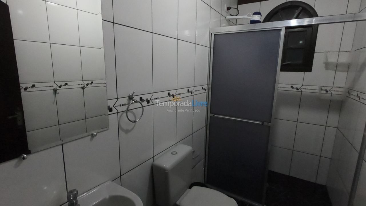 Casa para aluguel de temporada em Caraguatatuba (Praia da Mococa)