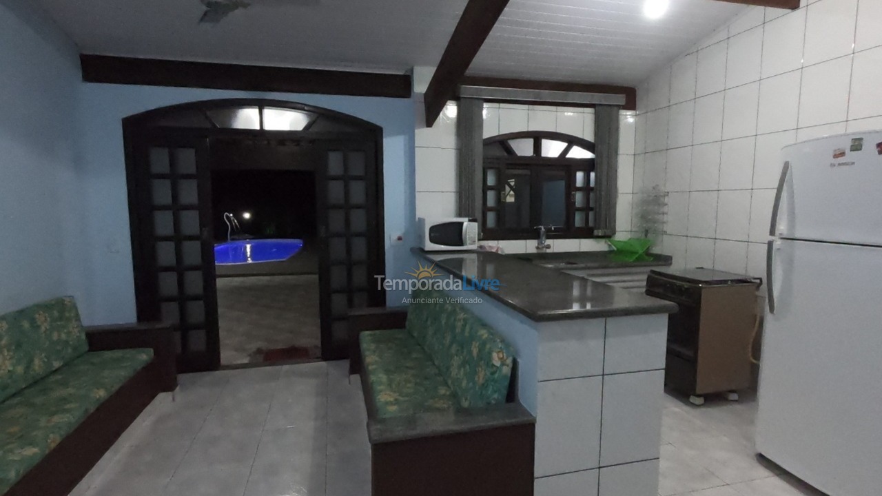 Casa para aluguel de temporada em Caraguatatuba (Praia da Mococa)