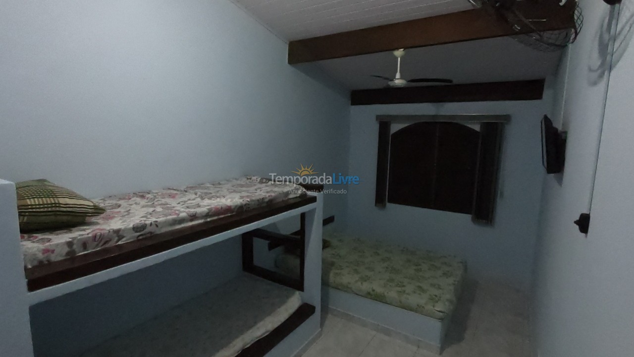 Casa para aluguel de temporada em Caraguatatuba (Praia da Mococa)