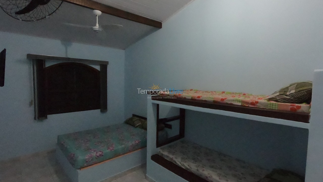 Casa para aluguel de temporada em Caraguatatuba (Praia da Mococa)