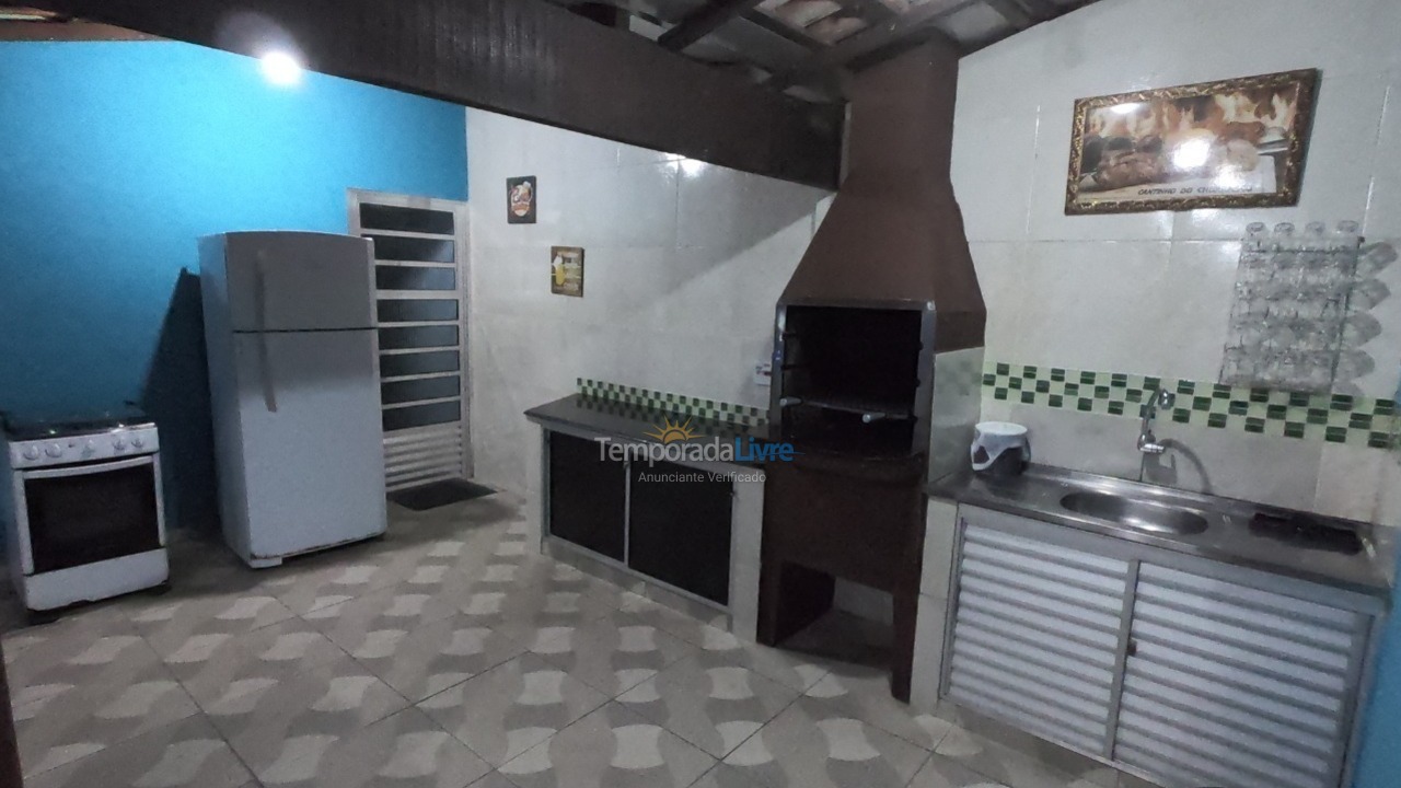 Casa para aluguel de temporada em Caraguatatuba (Praia da Mococa)