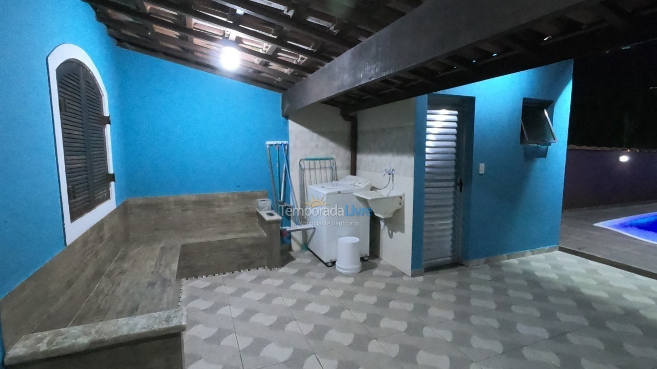 Casa para aluguel de temporada em Caraguatatuba (Praia da Mococa)