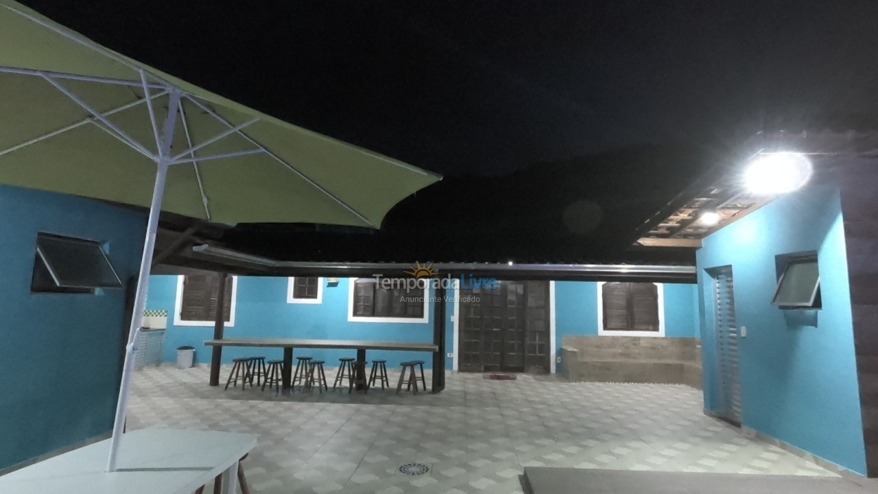 Casa para aluguel de temporada em Caraguatatuba (Praia da Mococa)