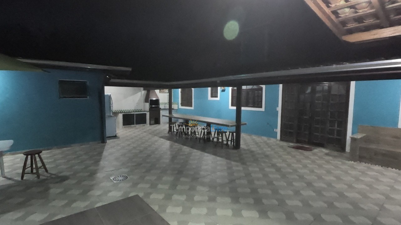 Casa para aluguel de temporada em Caraguatatuba (Praia da Mococa)