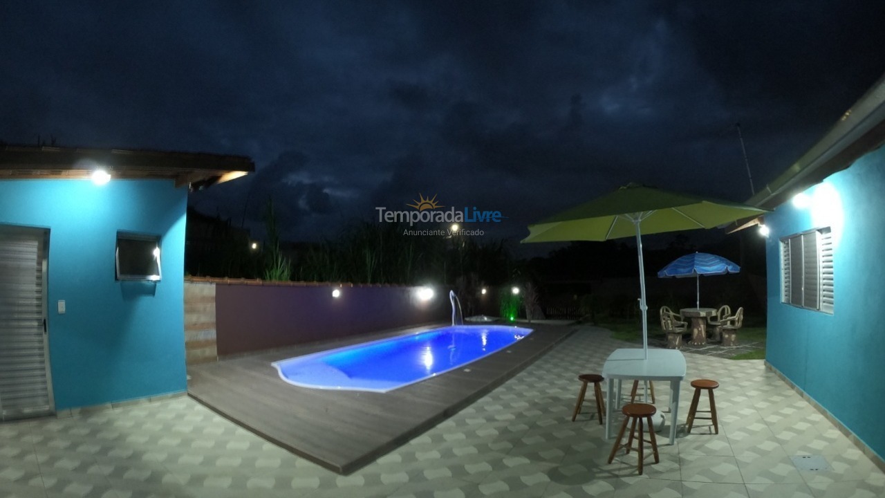 Casa para aluguel de temporada em Caraguatatuba (Praia da Mococa)