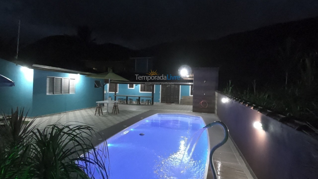 Casa para aluguel de temporada em Caraguatatuba (Praia da Mococa)