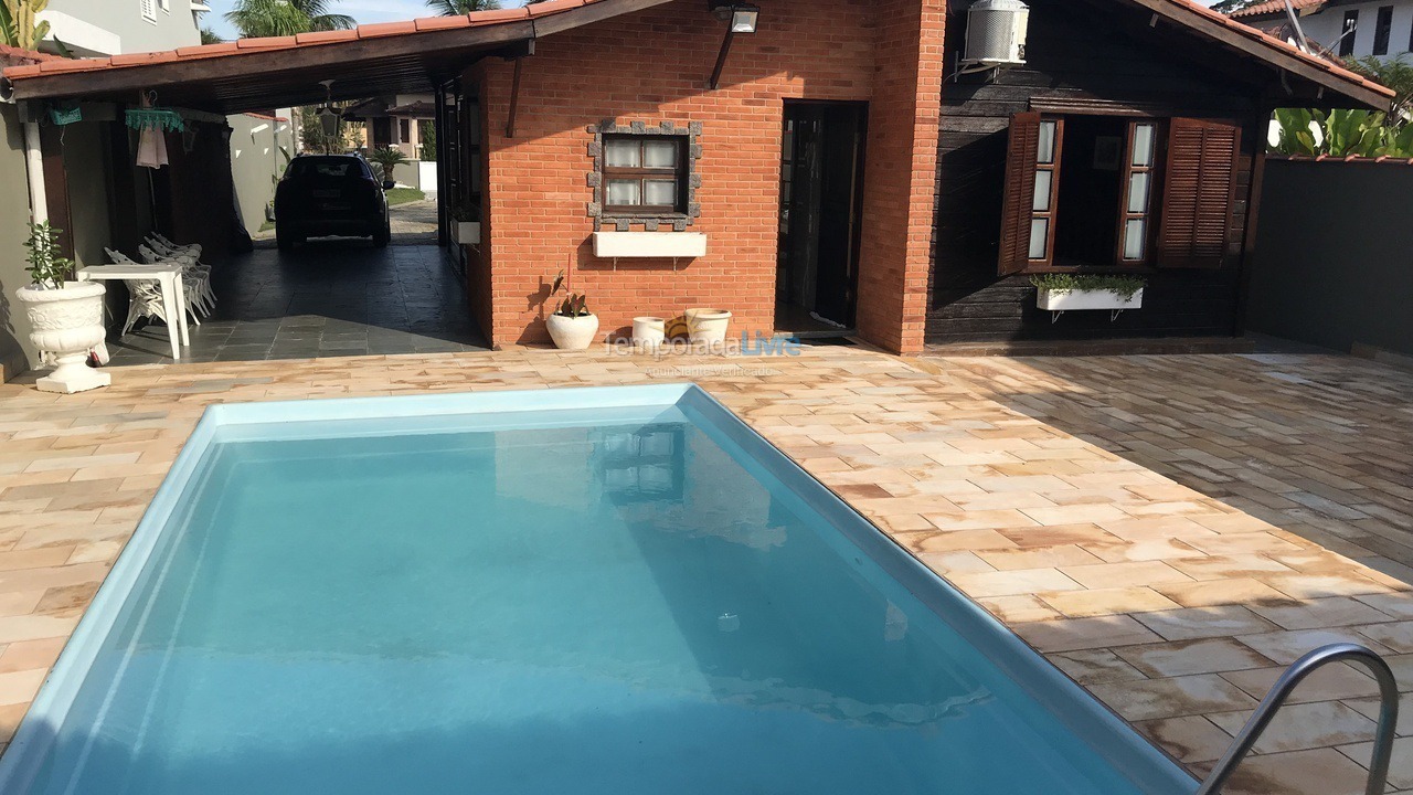 Casa para alquiler de vacaciones em Bertioga (Condominio Morada da Praia)