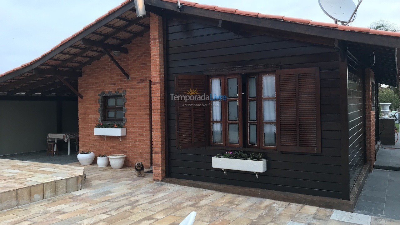 Casa para alquiler de vacaciones em Bertioga (Condominio Morada da Praia)