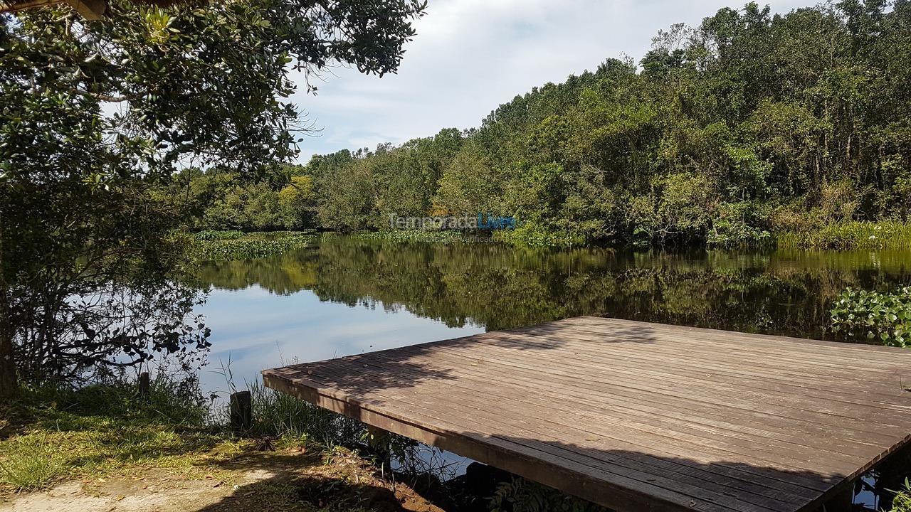 Casa para alquiler de vacaciones em Bertioga (Condominio Morada da Praia)