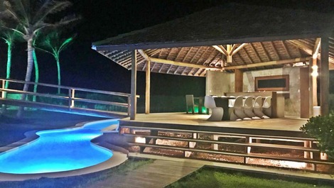 Piscina a noite 