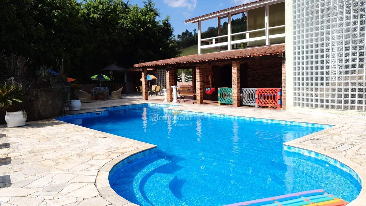 Granja para alquiler de vacaciones em Nazaré Paulista (Cuiabá)