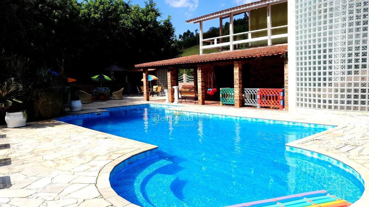 Granja para alquiler de vacaciones em Nazaré Paulista (Cuiabá)