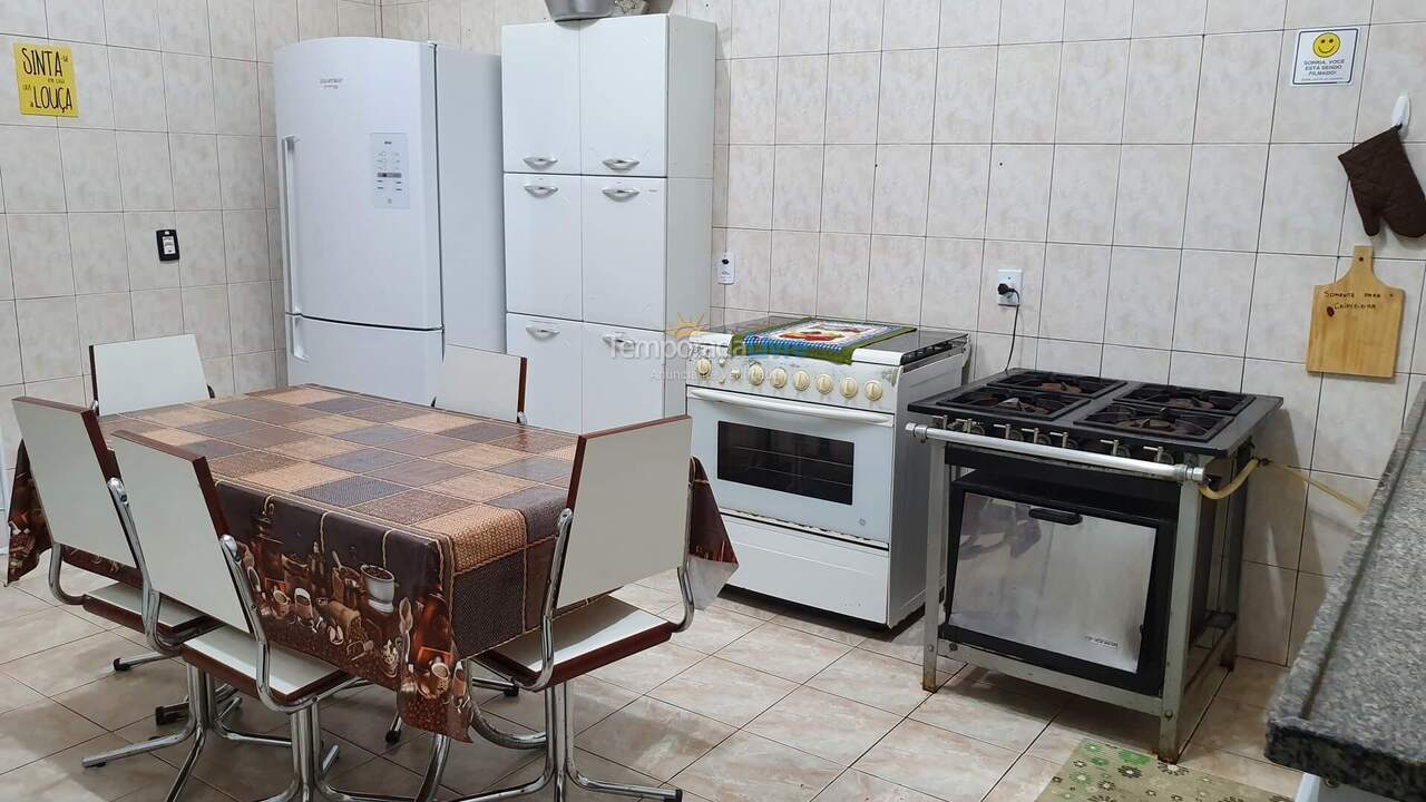 Granja para alquiler de vacaciones em Nazaré Paulista (Cuiabá)