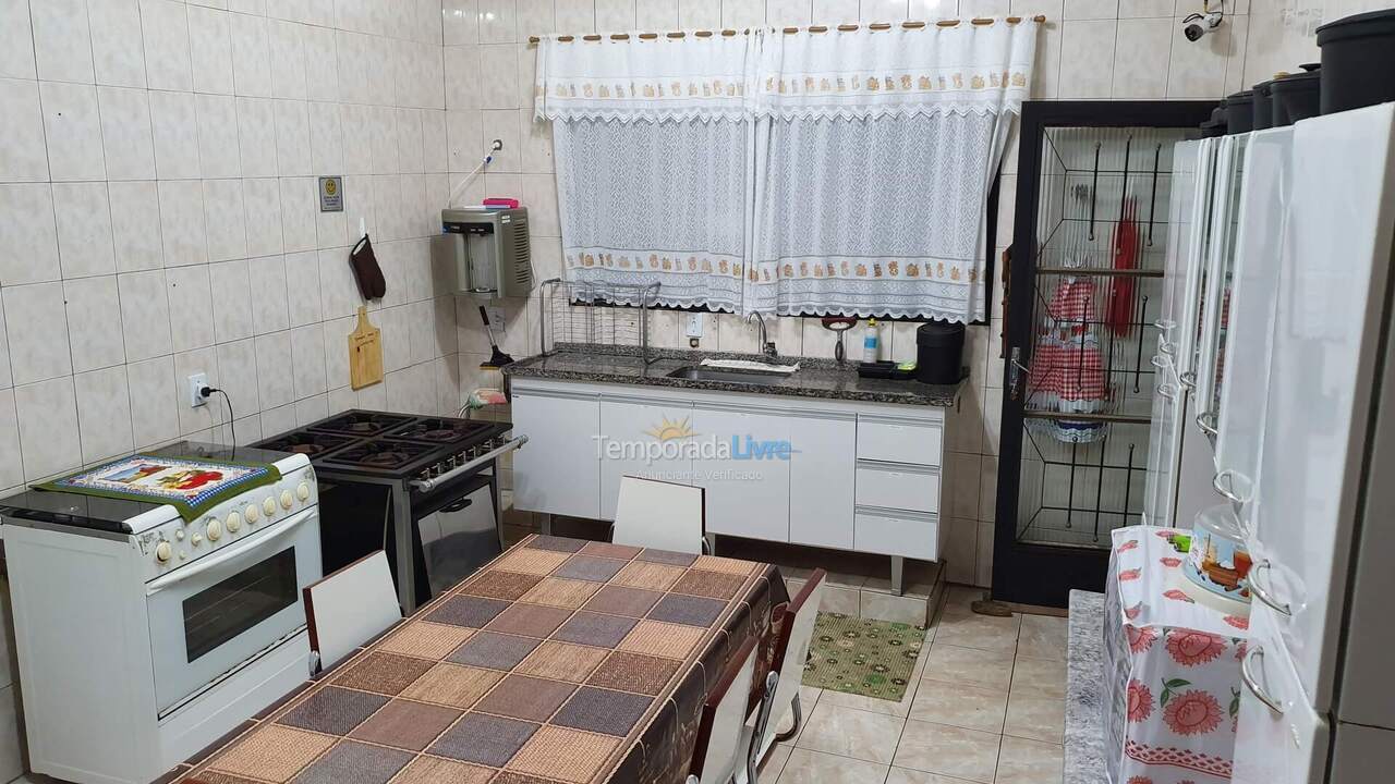 Granja para alquiler de vacaciones em Nazaré Paulista (Cuiabá)