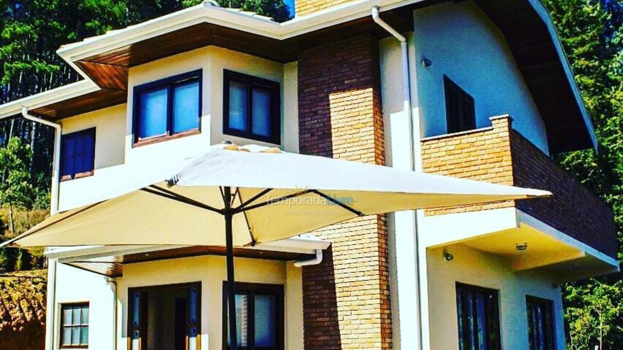 Casa para aluguel de temporada em Campos do Jordão (Condominio Umuarama)