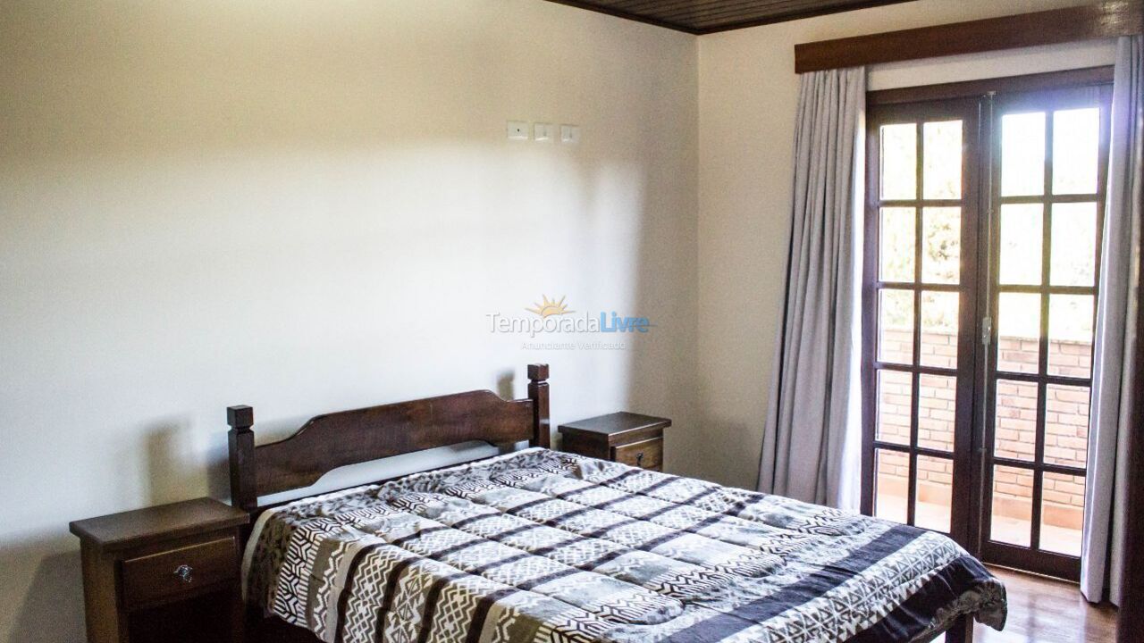 Casa para aluguel de temporada em Campos do Jordão (Condominio Umuarama)