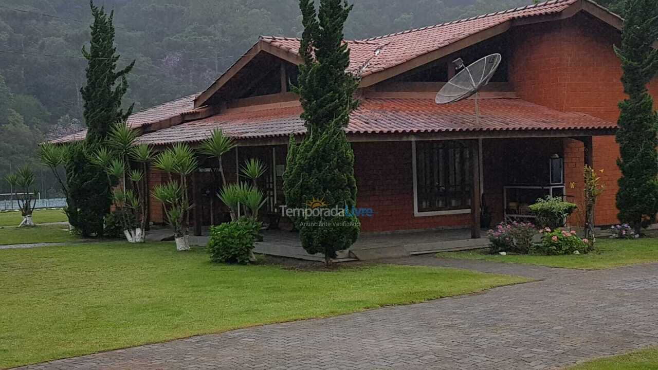 Chácara / sítio para aluguel de temporada em Itapecerica da Serra (Jd Petropolis)