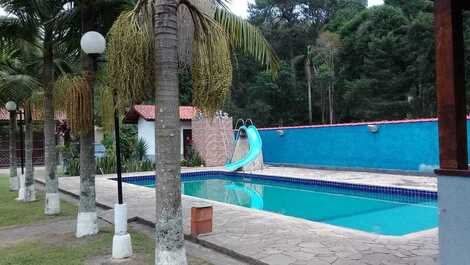 Piscina com 2 banheiros externo